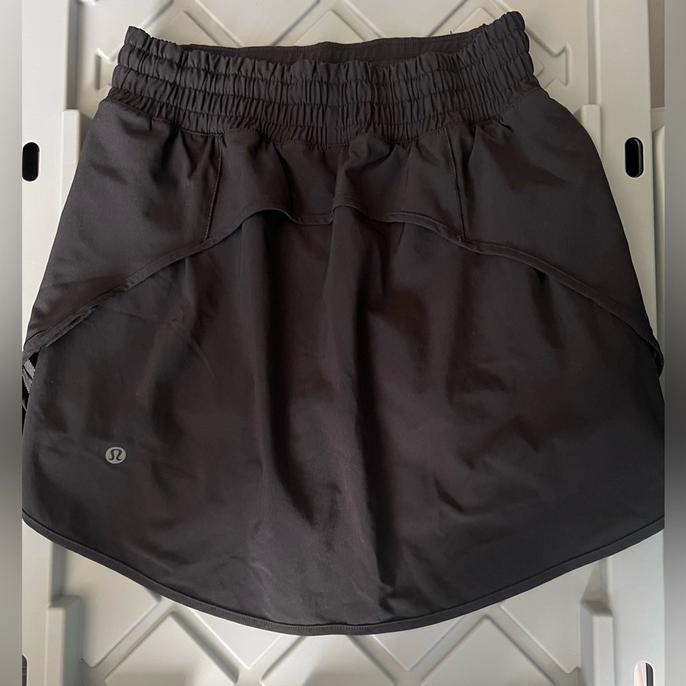 Lululemon Hotty Hot High Ride Skirt size 4 Black